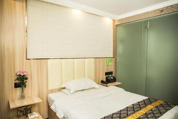 هتل Greentree Inn Jinhua Railway Station Express