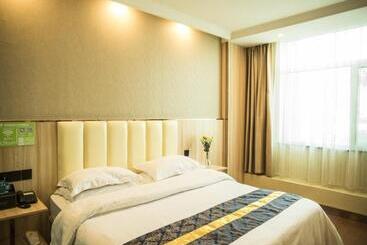 هتل Greentree Inn Jinhua Railway Station Express