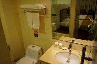 هتل Greentree Inn Yancheng Station