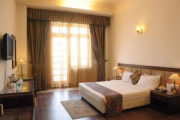 هتل Merwara Estate  A Luxury Heritage Resort