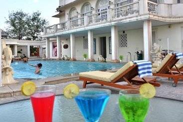 هتل Merwara Estate  A Luxury Heritage Resort