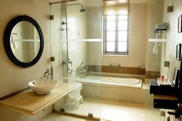 هتل Merwara Estate  A Luxury Heritage Resort