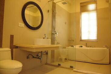 هتل Merwara Estate  A Luxury Heritage Resort