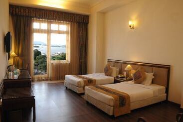 هتل Merwara Estate  A Luxury Heritage Resort