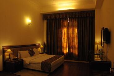 هتل Merwara Estate  A Luxury Heritage Resort