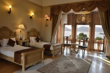 هتل Merwara Estate  A Luxury Heritage Resort