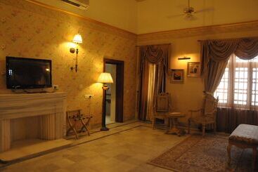 هتل Merwara Estate  A Luxury Heritage Resort