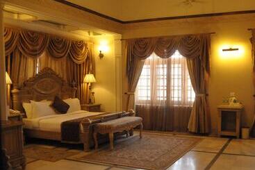 هتل Merwara Estate  A Luxury Heritage Resort