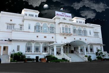 هتل Merwara Estate  A Luxury Heritage Resort