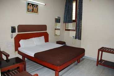 هتل Sri Sai Residency