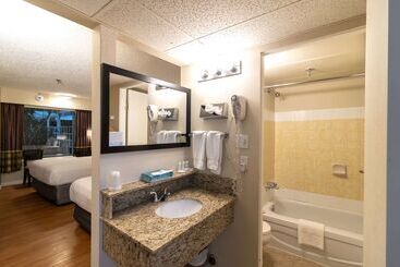 هتل Super 8 By Wyndham Prince George