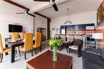 هتل Vallarta Shores Beach