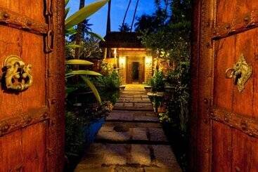 Курорт Reef Villa