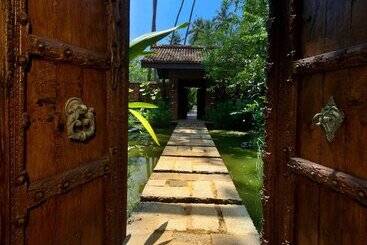 Курорт Reef Villa