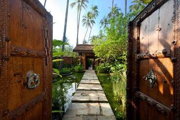 Курорт Reef Villa