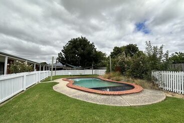 Rose Garden Motel