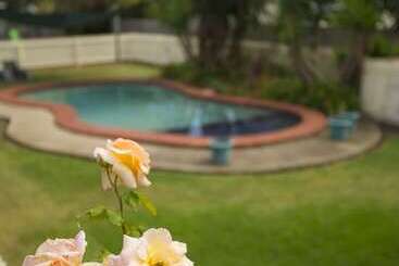 Rose Garden Motel