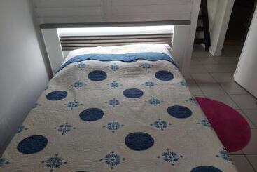 تختخواب و صبحانه Maison Jean