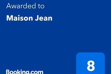 تختخواب و صبحانه Maison Jean