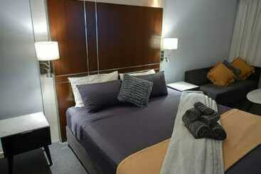 هتل Your Stay In Surfers