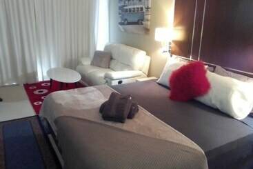 هتل Your Stay In Surfers