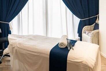 هتل Your Stay In Surfers