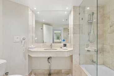 هتل Your Stay In Surfers