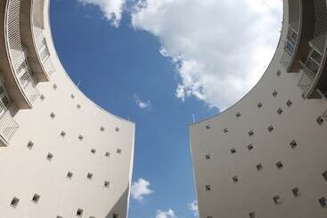 هتل Parizs Garden Apartments