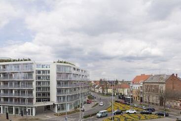 هتل Parizs Garden Apartments