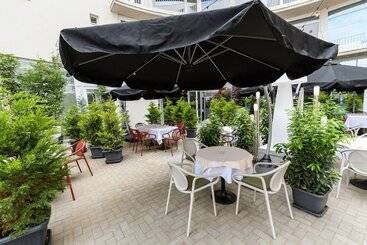 هتل Parizs Garden Apartments