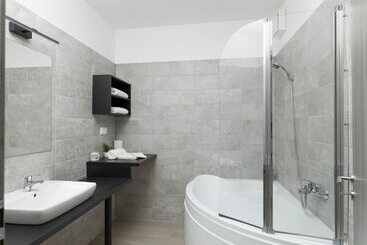 هتل Parizs Garden Apartments