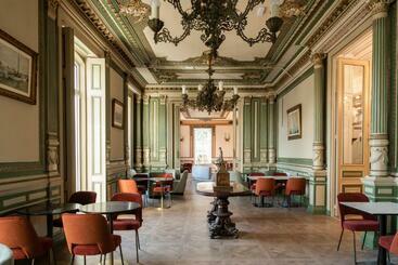 هتل Soho Boutique Palacio De Pombo