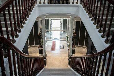 هتل Soho Boutique Palacio De Pombo