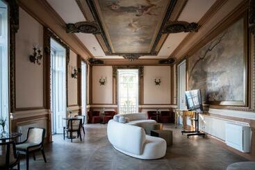 هتل Soho Boutique Palacio De Pombo