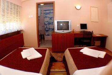 پانسیون Room In Guest Room Hotel Square Skopje Macedonia