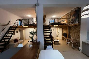 Soho Boho Apartments   With Sunny Rooftop Terrace And Fiber Optic Internet