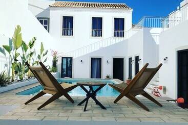 هتل Casa Rosa Villa With Pool In Olhao Centre