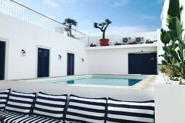 هتل Casa Rosa Villa With Pool In Olhao Centre
