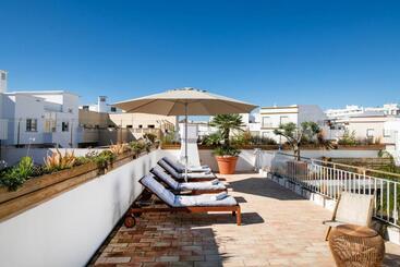 هتل Casa Rosa Villa With Pool In Olhao Centre