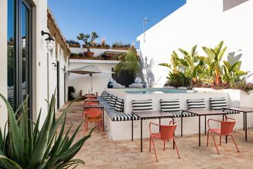 هتل Casa Rosa Villa With Pool In Olhao Centre