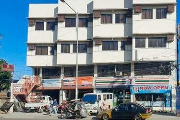 فندق Reddoorz @ H.f. Golden Travellers Inn