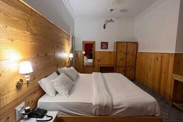 هتل Saina Inn