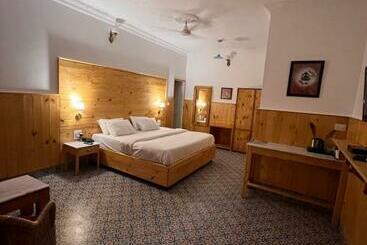 هتل Saina Inn