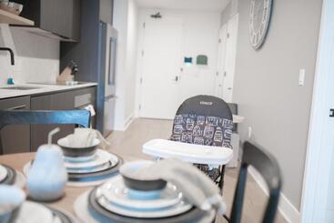 Upscale Rainey St Condo Homes   Peloton, Gym, Rooftop Pool, Wifi Included