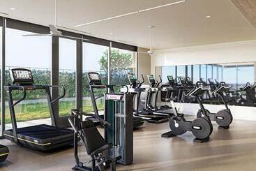 Upscale Rainey St Condo Homes   Peloton, Gym, Rooftop Pool, Wifi Included