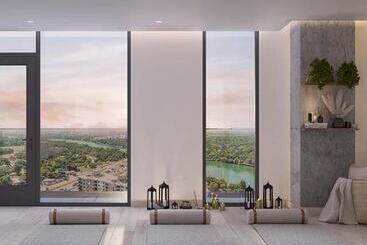 Upscale Rainey St Condo Homes   Peloton, Gym, Rooftop Pool, Wifi Included