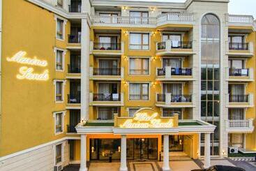 تختخواب و صبحانه Marina Sands Bijou Boutique Is An Excellent Choice For Travelers Visiting Obzor