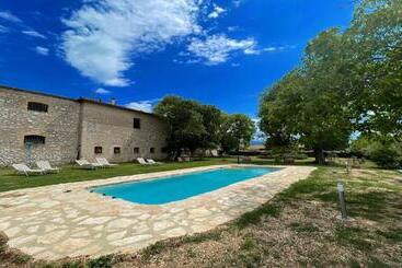 هتل Exclusive Pool Open All Year Spoleto Biofarm Slps 8 Village Shops, Bar1 Km 2