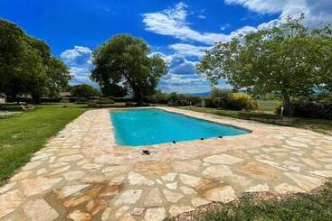 هتل Exclusive Pool Open All Year Spoleto Biofarm Slps 8 Village Shops, Bar1 Km 2