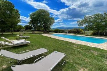 هتل Exclusive Pool Open All Year Spoleto Biofarm Slps 8 Village Shops, Bar1 Km 3